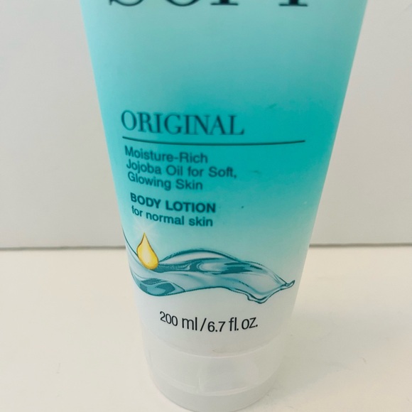 Avon Skin So Soft Lot of 2 Original Moisture Rich Body Lotion & Shower Gel - Picture 8 of 10
